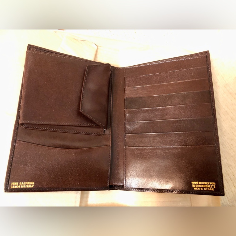 Bloomingdales Men's Large Brown Leather Wallet - NWT and in box